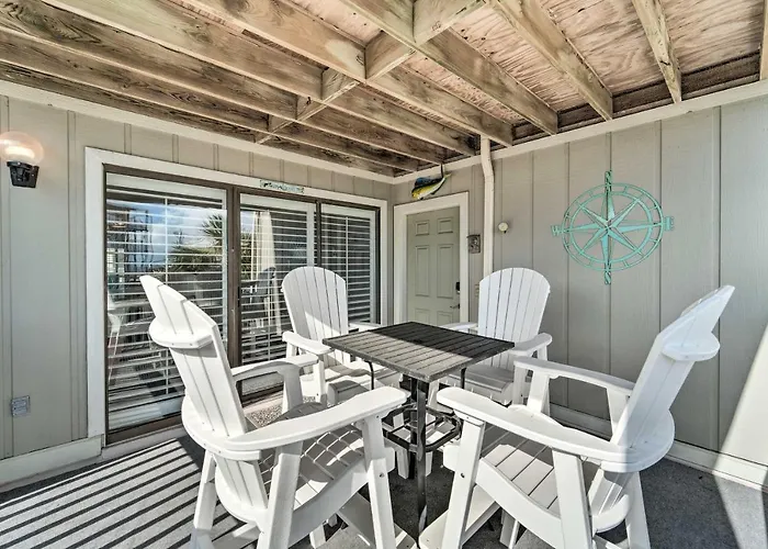 Bright Carolina Beach Condo - Walk To Shore!