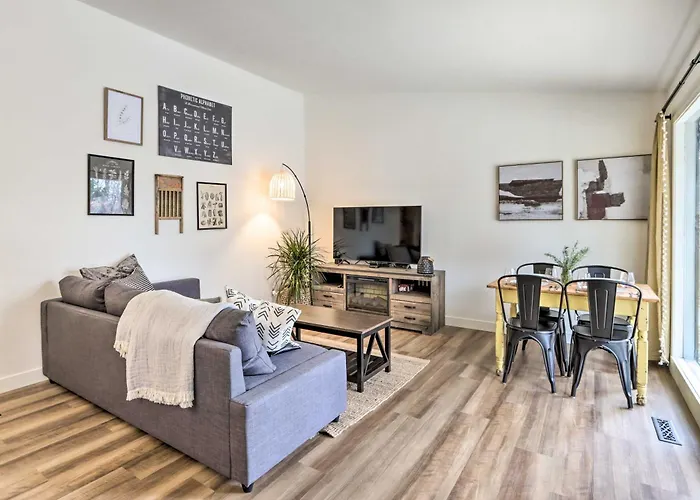 Pet & Family Friendly Cottage Near The Lake!