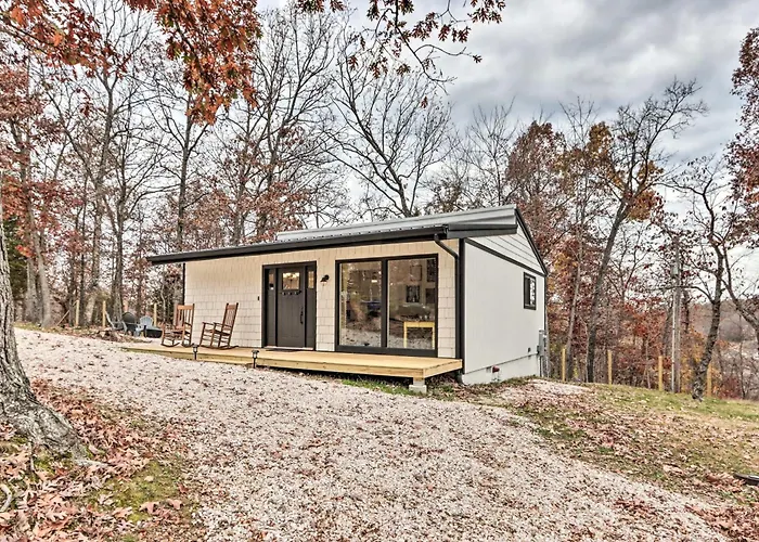 Pet & Family Friendly Cottage Near The Lake!