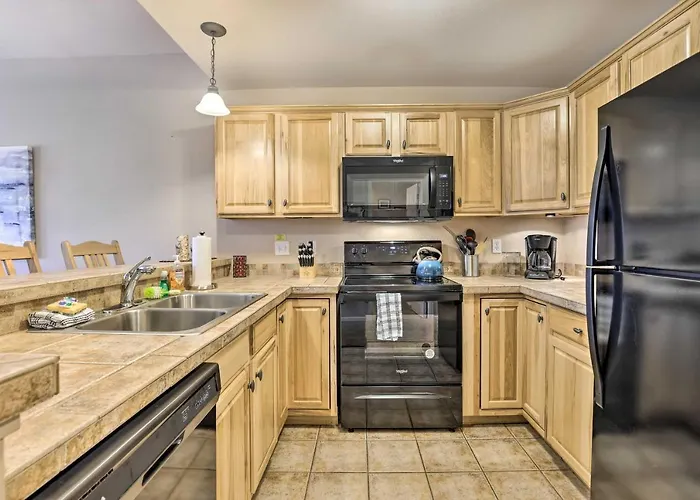 Pet-Friendly Fraser Condo, Sleeps 10, Near Wp