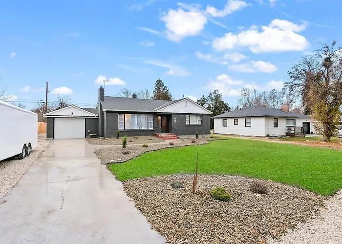 Cute Remodeled Midcentury Cottage On Boise Bench
