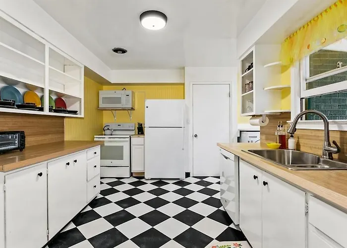 Cute Remodeled Midcentury Cottage On Boise Bench