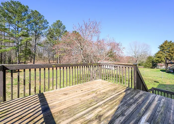 Spacious 5Br Home With Fenced Yard In Adairsville