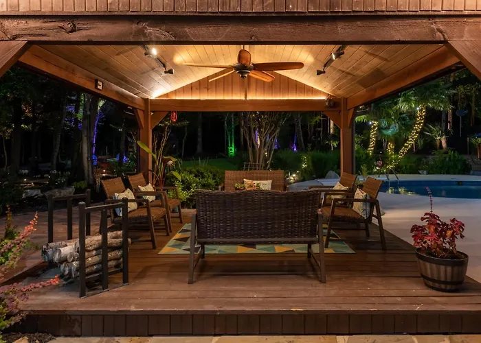 Spacious 4Br Estate W/ Movie Room & Fire Pit