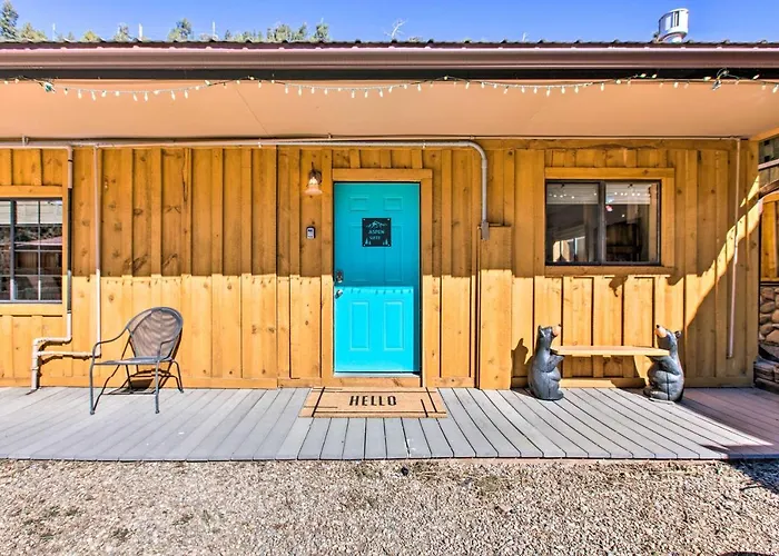 Near Hiking & Main St! Mtn-View Red River Retreat