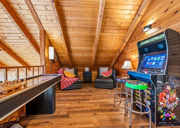 Barenberg Cabin: Panoramic Smoky Mountain Retreat with Dual Suites