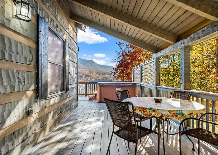 Barenberg Cabin: Panoramic Smoky Mountain Retreat with Dual Suites