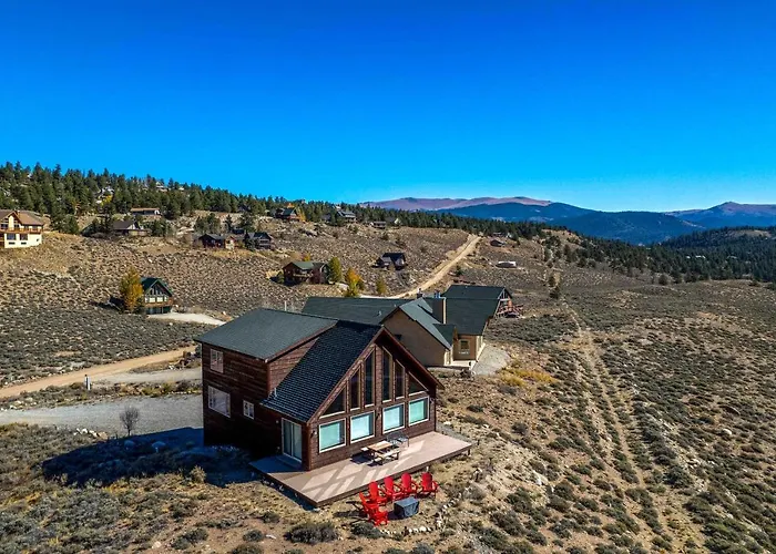 Breathtaking Views: Twin Lakes Retreat W/ Deck