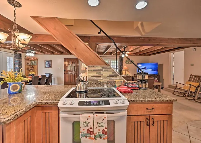 Deck + Grill: Secluded Happy Jack Cabin