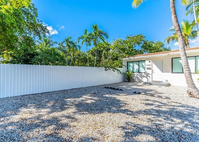 Renovated Apts With Kitchen, Fast Wifi, Smart Tv, Roku & Pool Onsite 4 Mi To Surfside Beach