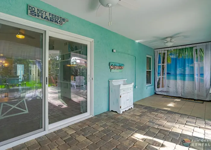 Dog Friendly Home Wprivate Fenced Yard, Garage & Fire Pit Steps To The Beach!