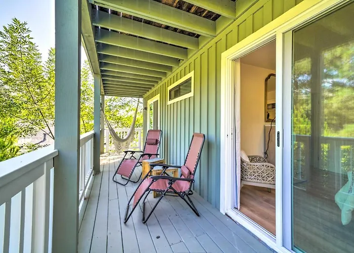 Cozy Cali Condo, Walk To Summerland Beach!