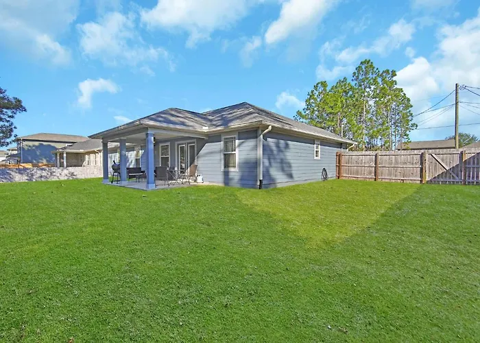 Nice 4-Bedroom Home 15 Mins From The Beach