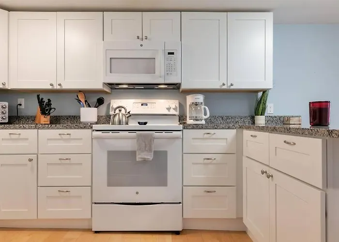 2Br Apt W/ 3 Min Walk To Downtown Swh - Low Tide