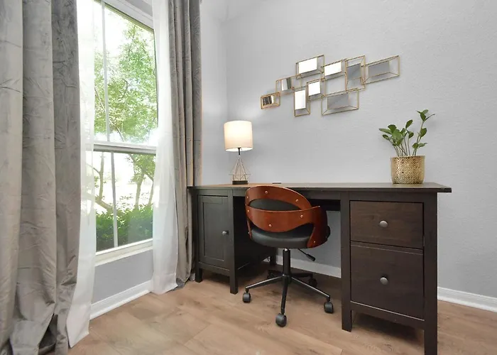 Early Green Home Sleeps 6 Yard King Suite