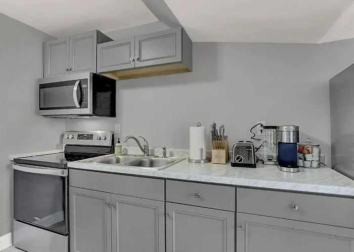 Suites On Seneca - Gorgeous One Bedroom Apartment