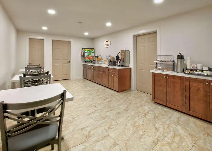 Super 8 By Wyndham Victoria - South - Hwy 59