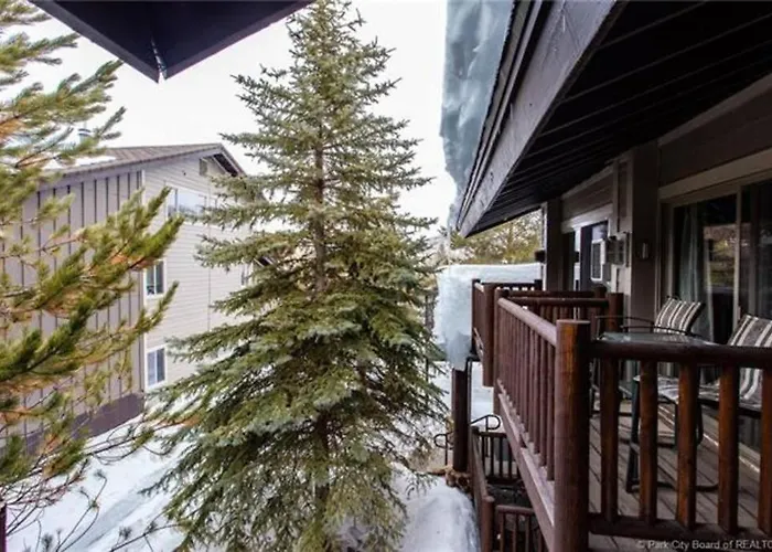 Mountain Getaway - Pool, Hot Tub, Balcony, Wifi