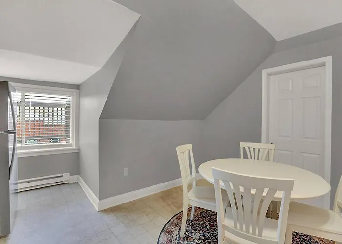 Suites On Seneca - Gorgeous One Bedroom Apartment