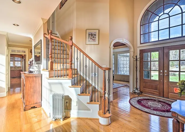 Luxury Estate: Game Room & Pickleball Court