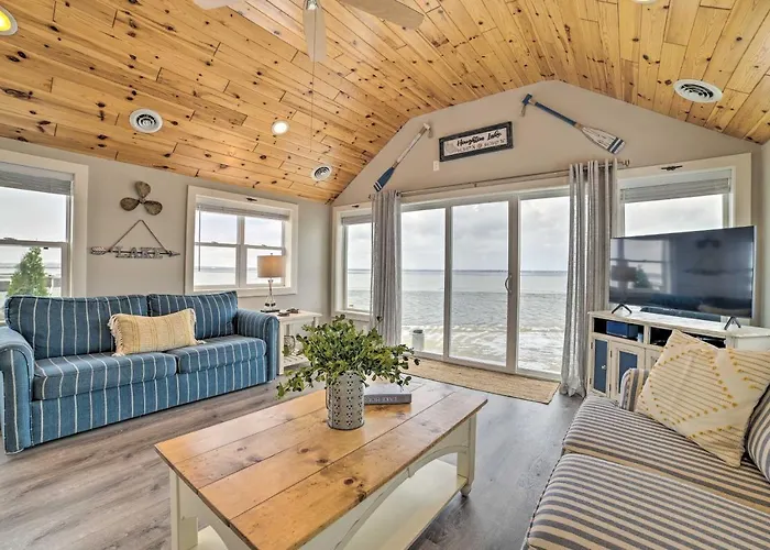 Charming Modern Cottage On Houghton Lake!