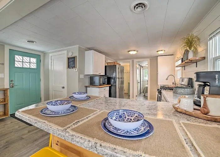 Charming Modern Cottage On Houghton Lake!