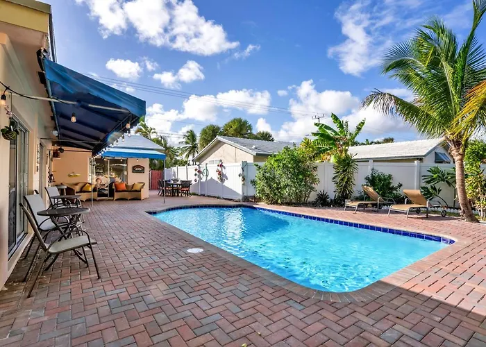 4 Bd Near Beach Spacious Solar Heated Pool Waterfront Home