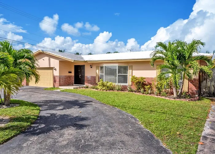 4 Bd Near Beach Spacious Solar Heated Pool Waterfront Home