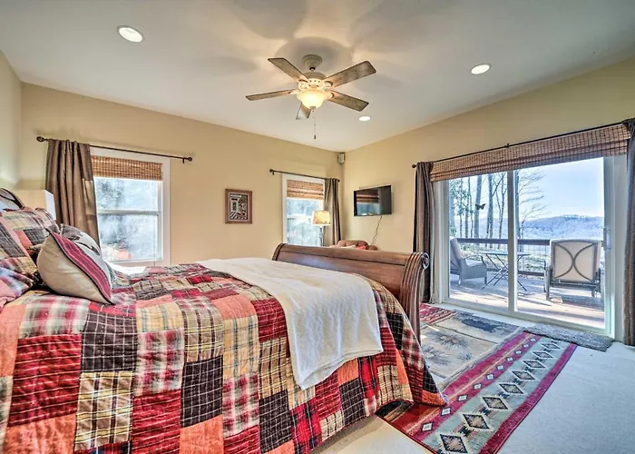 Beautiful Lake Views! 'Glenville Serenity Lodge'