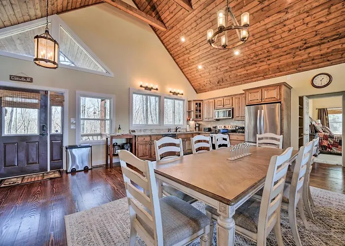 Beautiful Lake Views! 'Glenville Serenity Lodge'