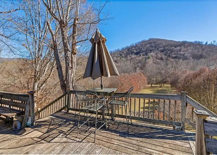 Serenity Views Retreat - Close To City And Parkway!