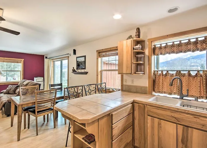 Inviting Townhome: 30 Mi To Yellowstone Np!