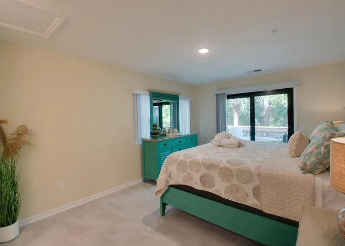 Spacious Condo In The Heart Of Hilton Head