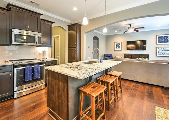 Downtown Townhome; Walk To Dine & Shop On Broad St