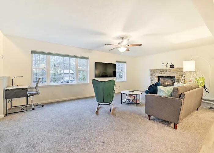 3 Mi To Kalahari: Pocono Summit Home W/ Game Room!
