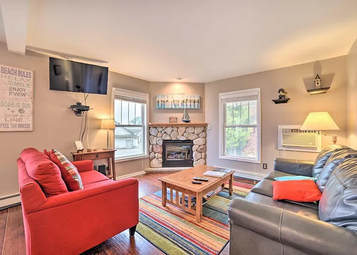 Pool + Hot Tub Access! Portage Lake Condo W/ Deck