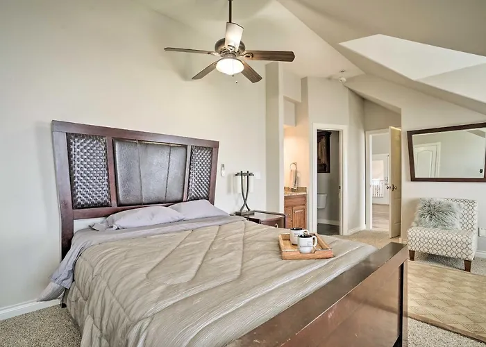 Pasco Condo W/ Columbia River Views + Hot Tub