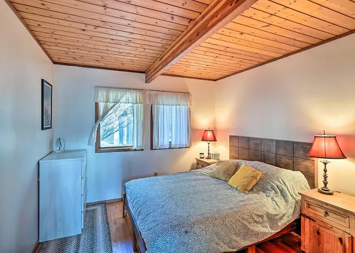 Peaceful Cabin Close To Skiing And Hiking