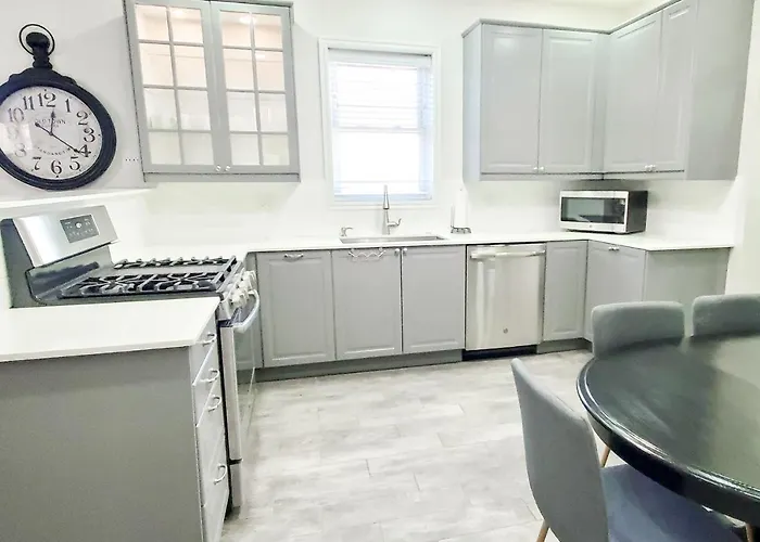 Vacation Home Minutes From Downtown, Great For Families