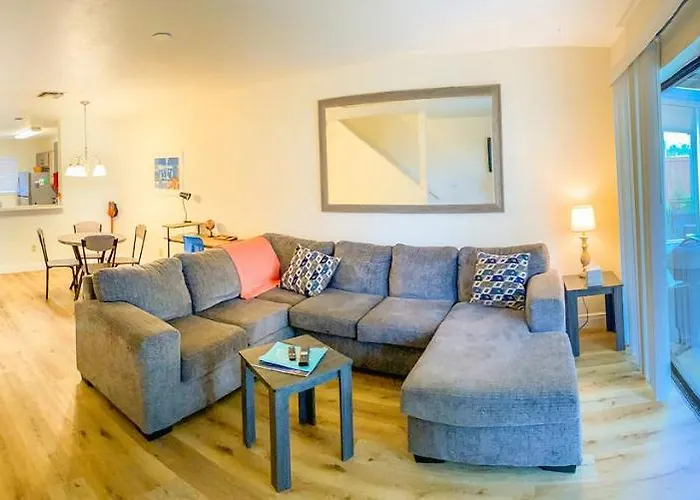 Spacious Townhome Ocala, Central Location, Newly Renovated, Pets Welcome