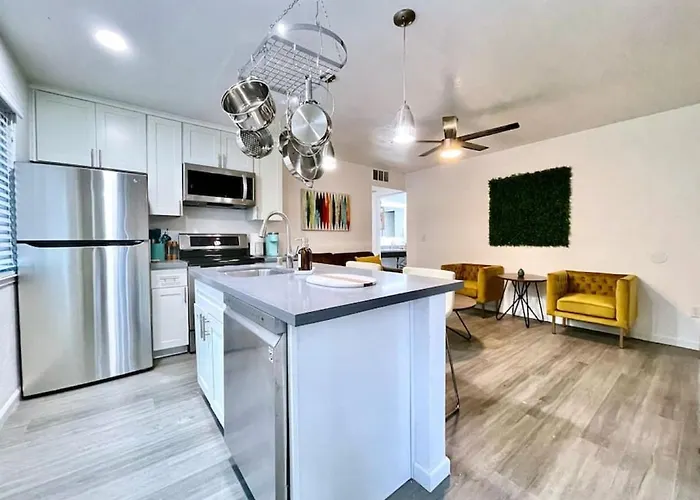 Quiet Remodeled 3 Bedroom In Heart Of Downtown Sacramento