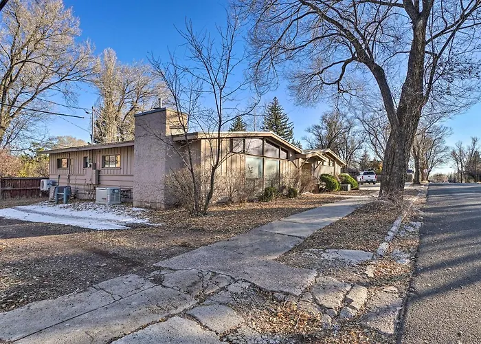 Cozy Flagstaff Studio W/ Patio - Near Dtwn!