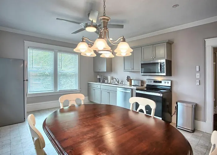 Suites On Seneca - Beautiful 1 Bedroom Apartment