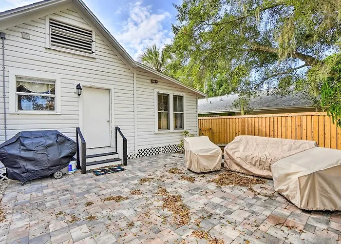 Historic Tarpon Springs Abode ~ 3 Mi To Beach