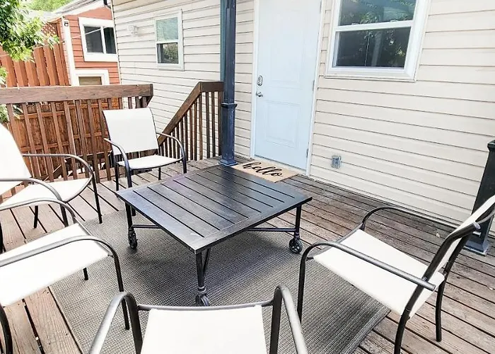Vacation Home Minutes From Downtown, Great For Families