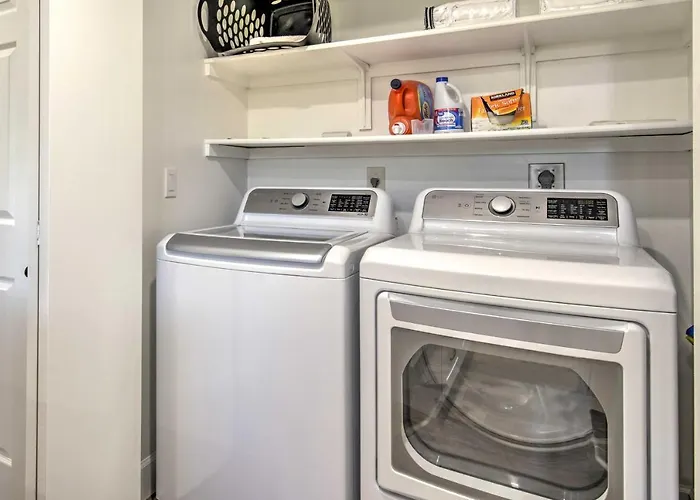 Pool + Hot Tub! Snowbird Escape In Phoenix Area