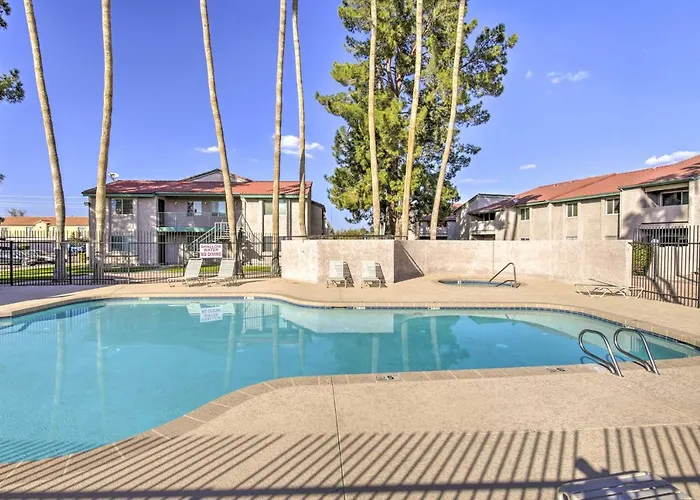 Pool + Hot Tub! Snowbird Escape In Phoenix Area