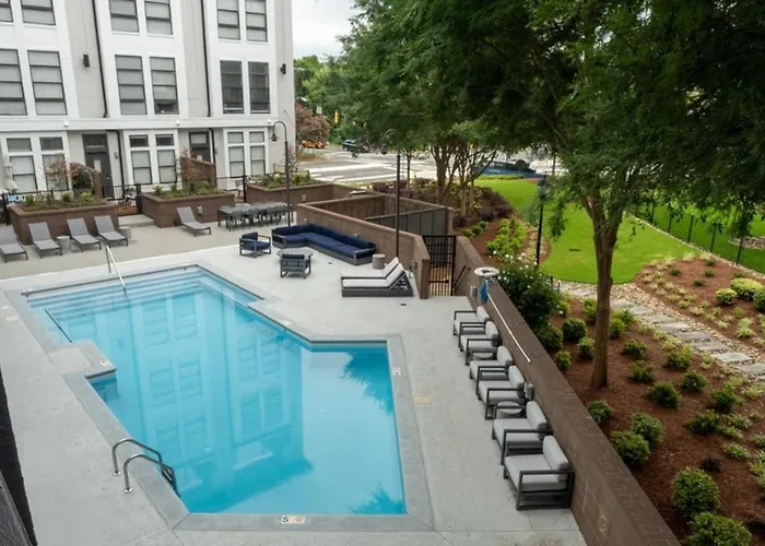 Uptown Townhouse Studio Apartment -Wifi-10 Min Walk To Spectrum Center