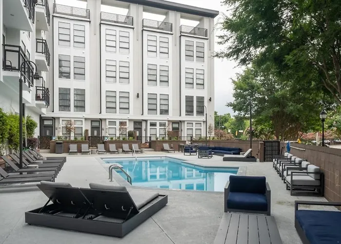 Uptown Townhouse Studio Apartment -Wifi-10 Min Walk To Spectrum Center