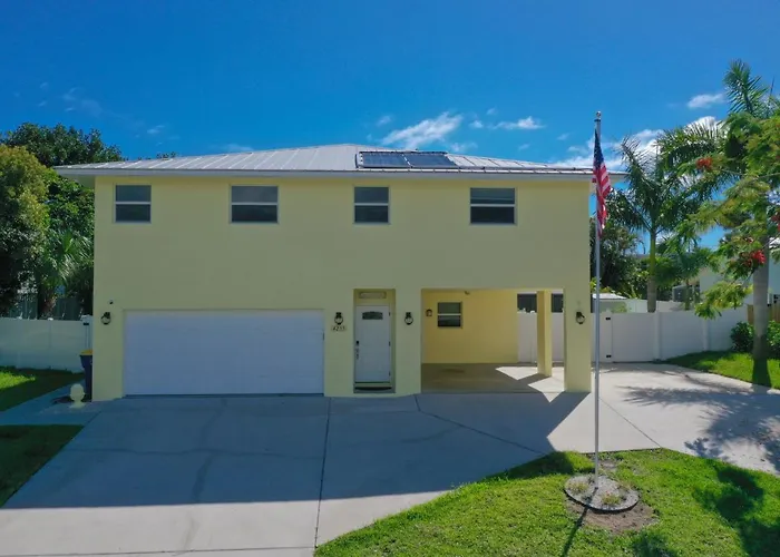Jensen Beach Pool Home W/ Guest Suite